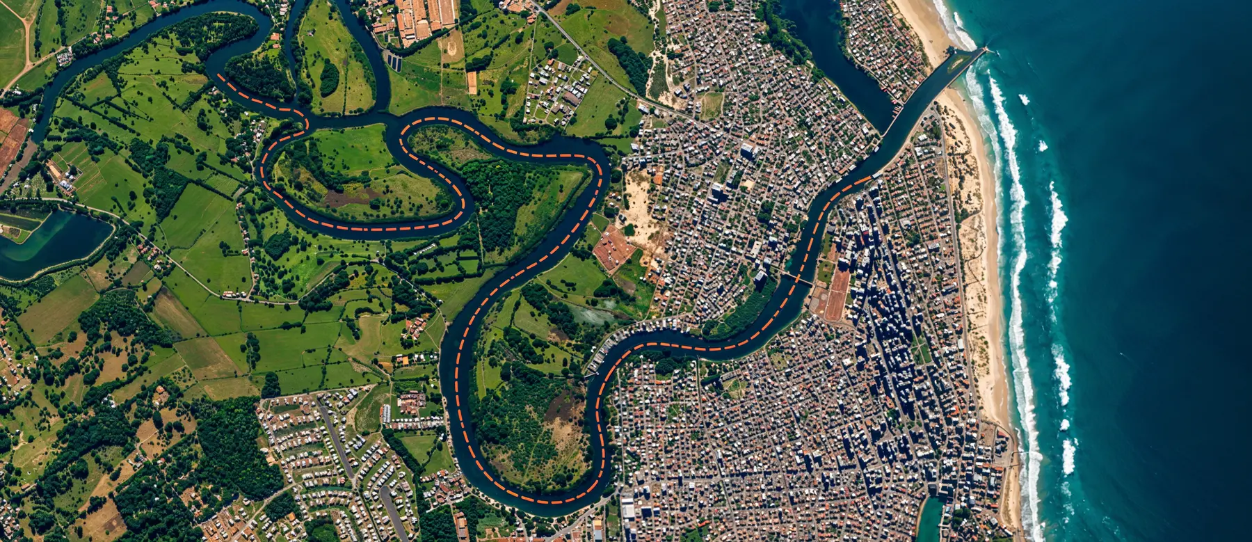 Mapa aéreo com o percurso do catamarã pelo Rio Mampituba, do condomínio até a orla de Torres